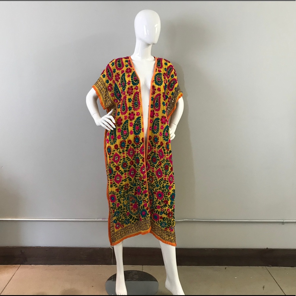 Beautiful Embroidered Yellow Dress Robe/Jacket - Picture 3 of 8